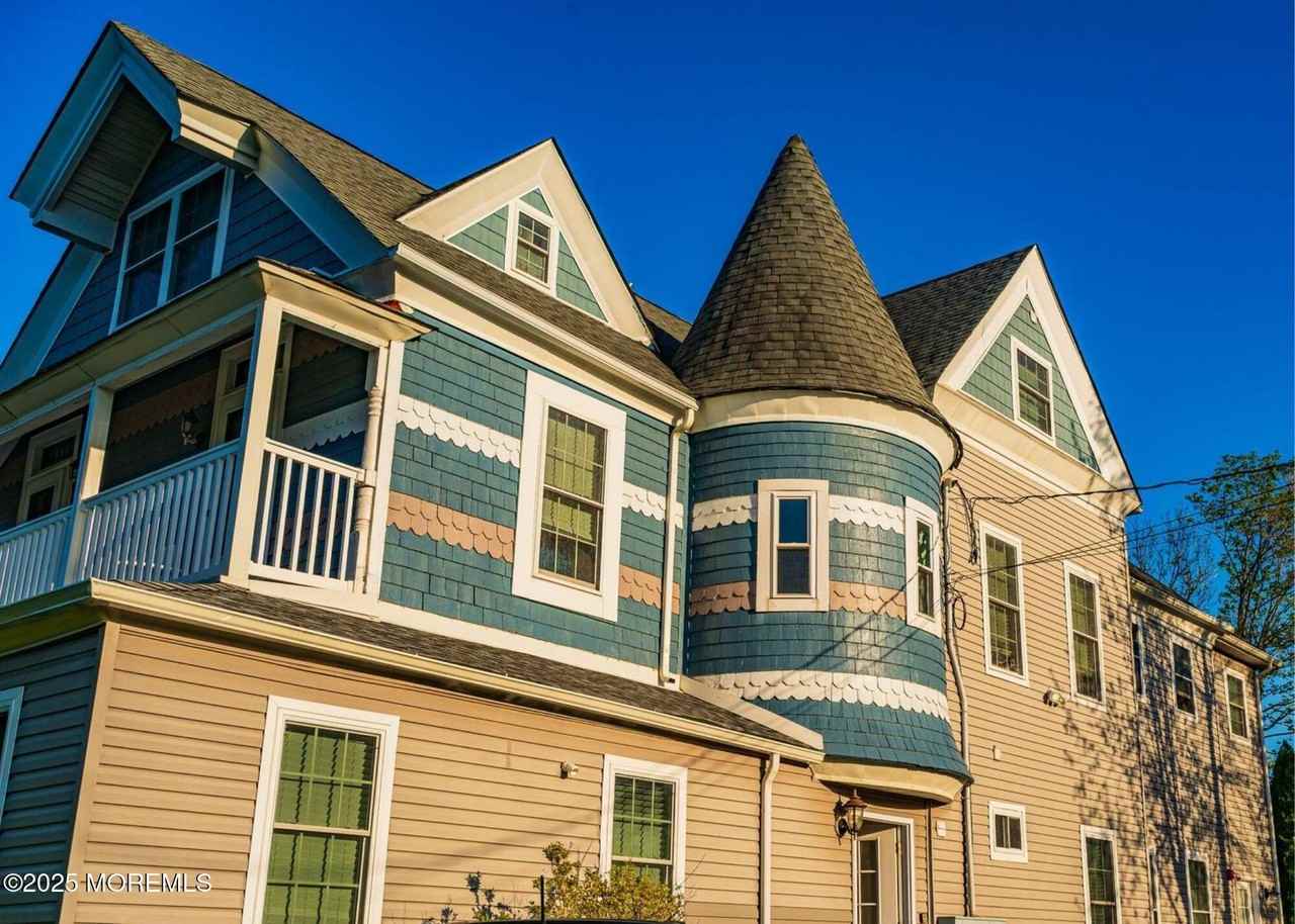 70 70 N Bath unit: #1 #1 - Photo 2 of 22