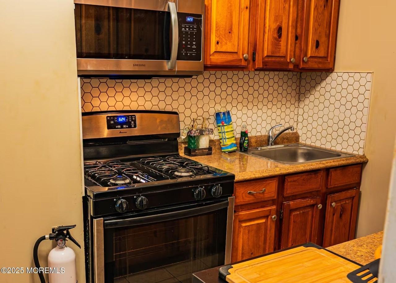 70 70 N Bath unit: #1 #1 - Photo 7 of 22