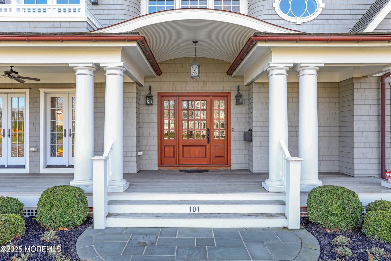 101 Tuttle Ave - Photo 2 of 50