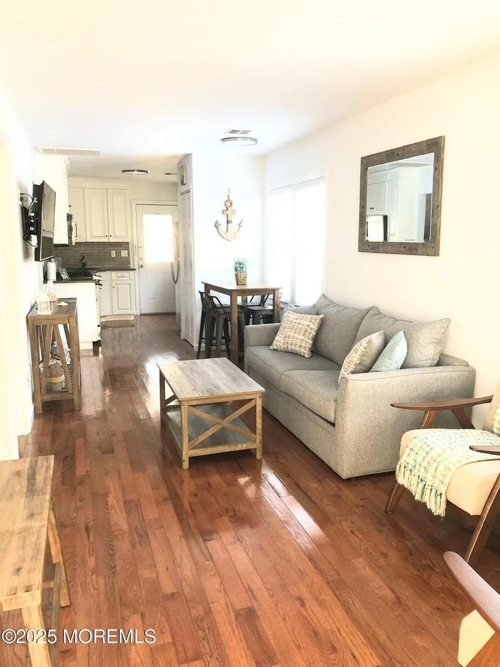 222 Franklin Ave - Photo 2 of 14