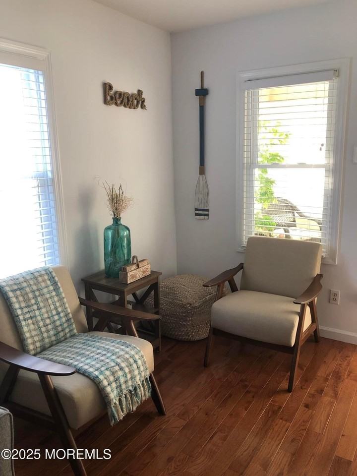 222 Franklin Ave - Photo 6 of 14