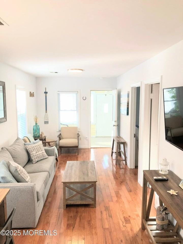 222 Franklin Ave - Photo 7 of 14