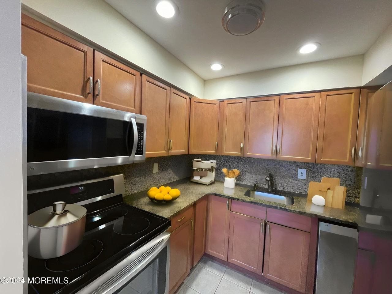 119 Avery Ave Unit J27 #J27 - Photo 2 of 6