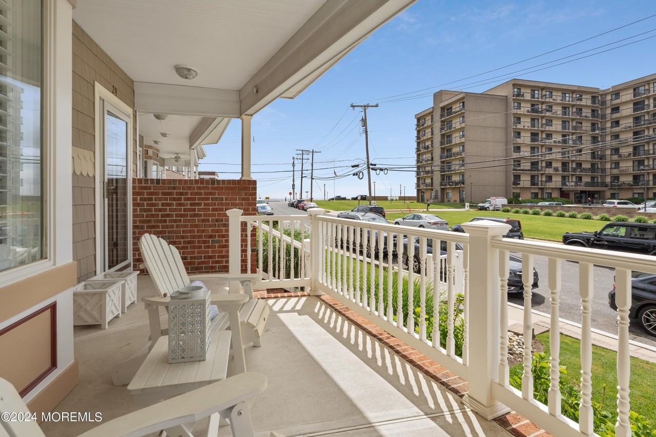 29 Pavilion Ave - Photo 2 of 32