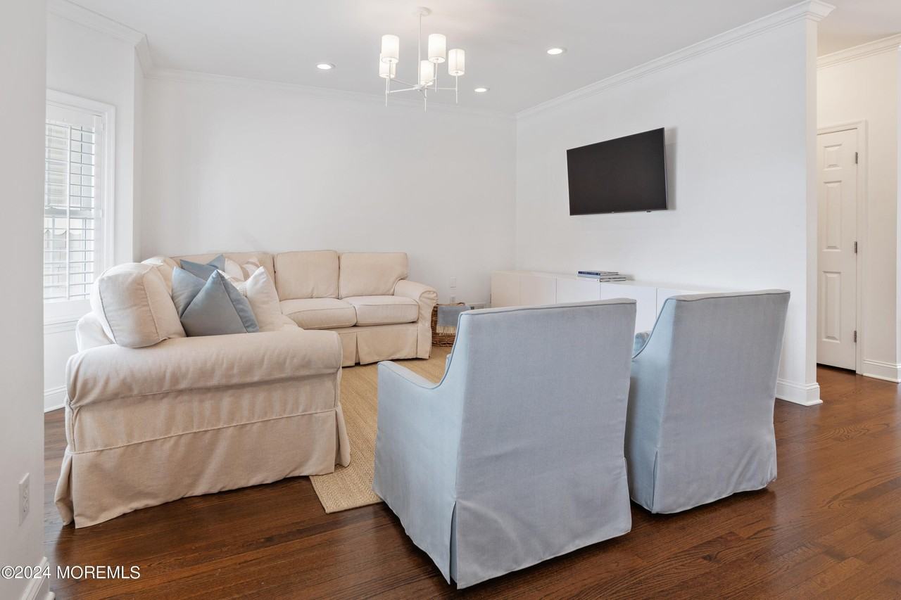 29 Pavilion Ave - Photo 7 of 32