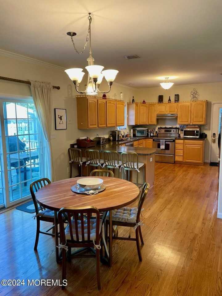 711 Mount Pl - Photo 4 of 36