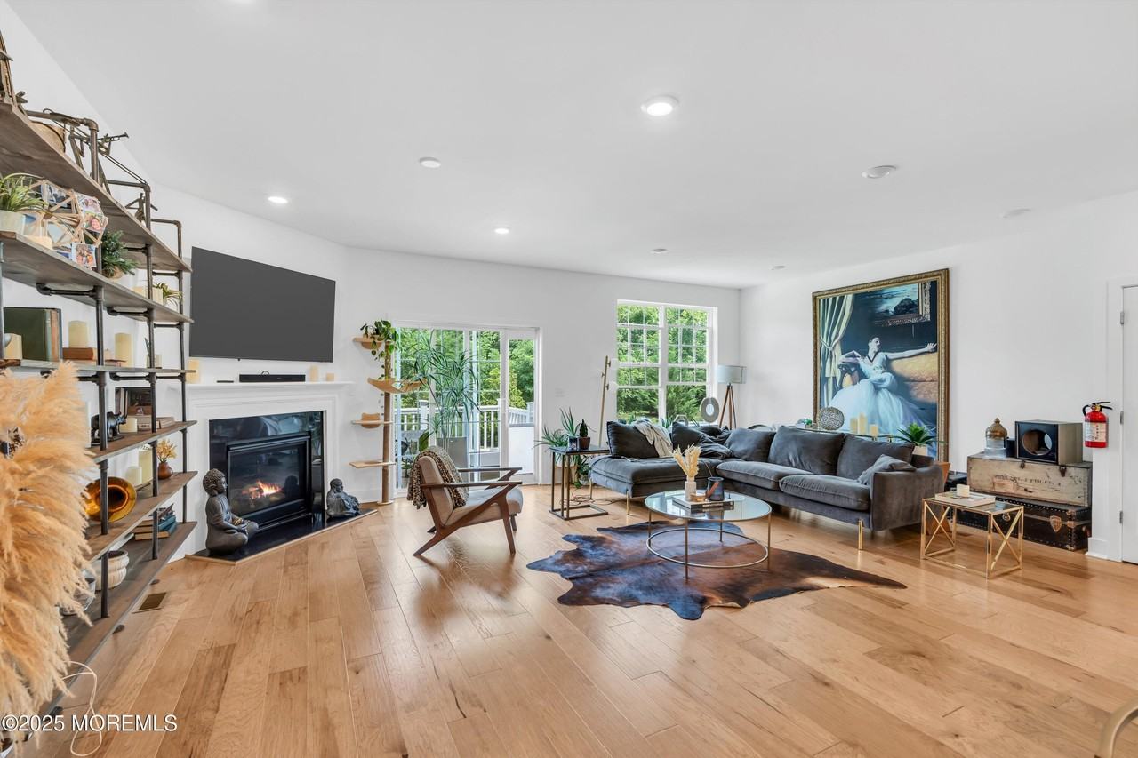 303 Pilot Street - Photo 3 of 17