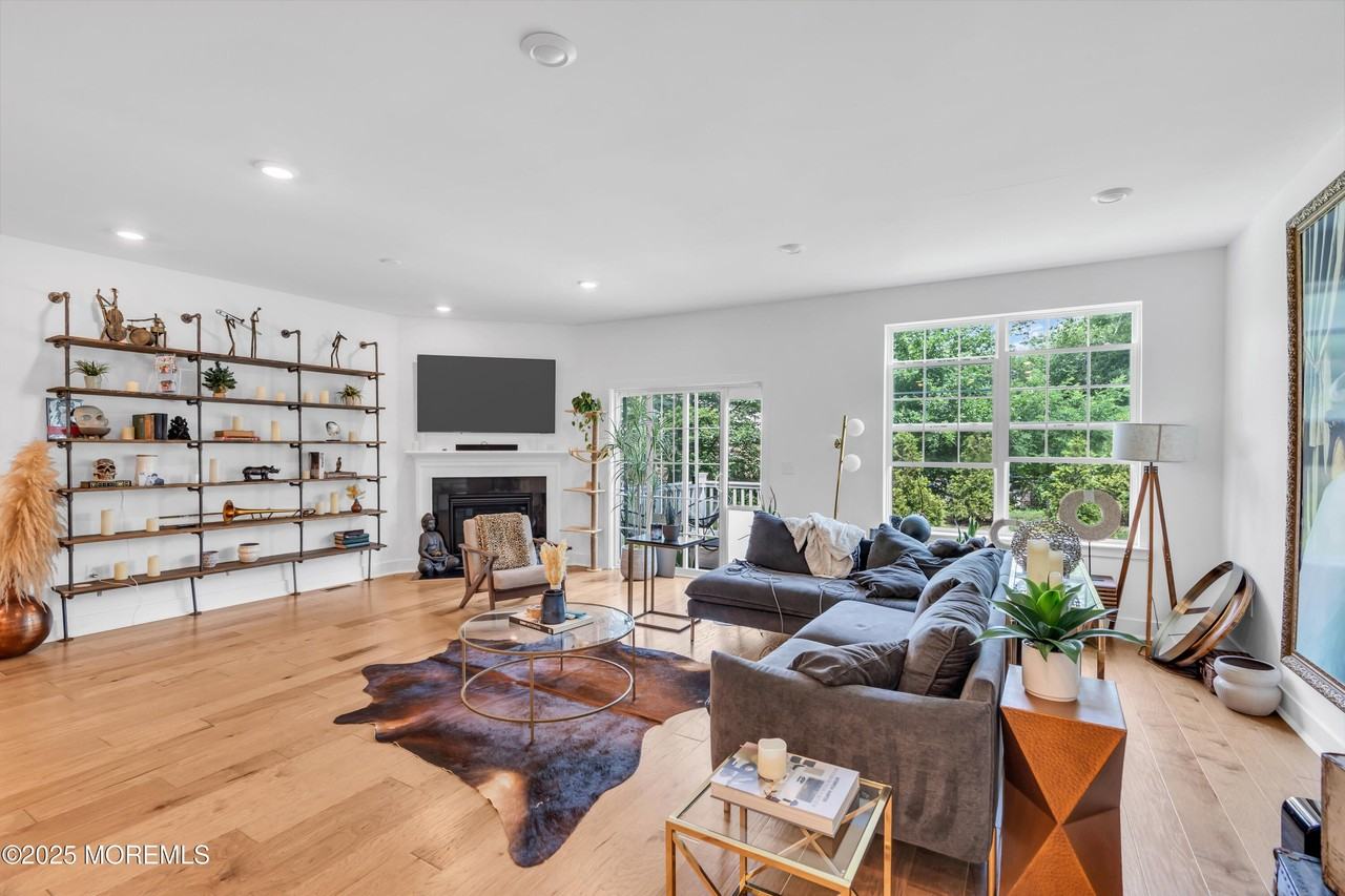 303 Pilot Street - Photo 4 of 17