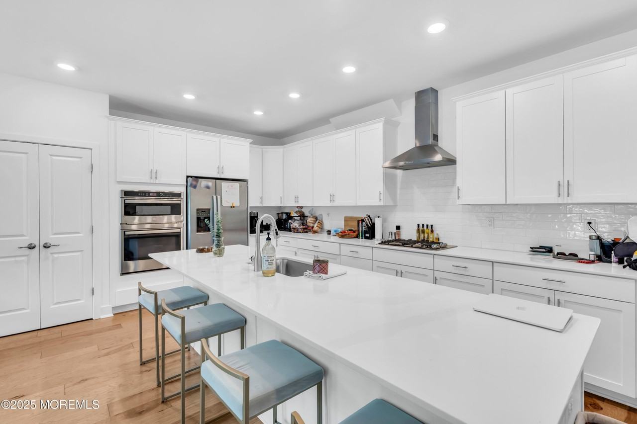 303 Pilot Street - Photo 5 of 17