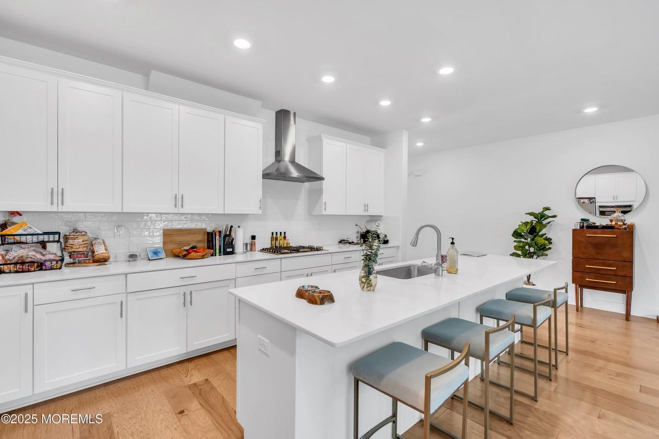 303 Pilot Street - Photo 6 of 17