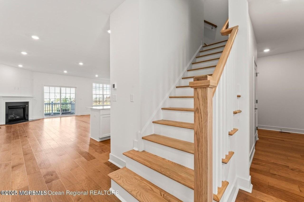 303 Pilot Street - Photo 7 of 17