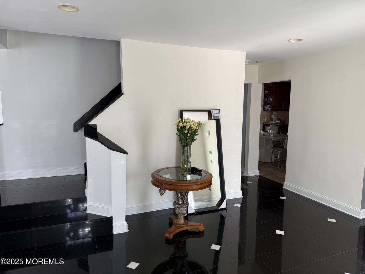 7 Harvard Ct - Photo 2 of 26