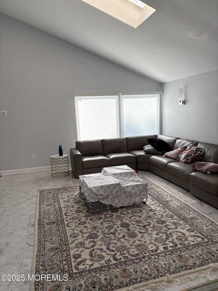 7 Harvard Ct - Photo 7 of 26