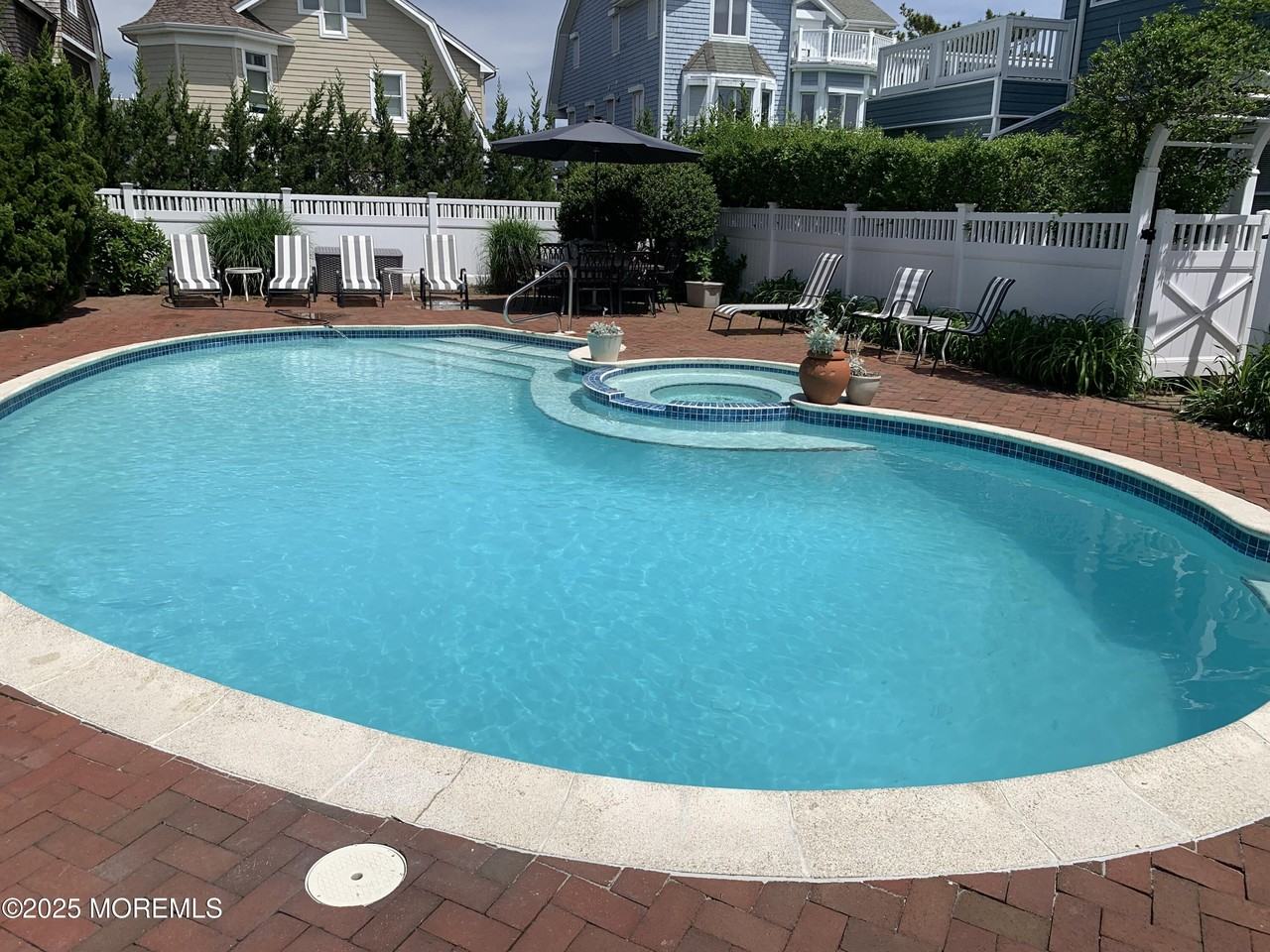 5A Beacon Blvd - Photo 4 of 28