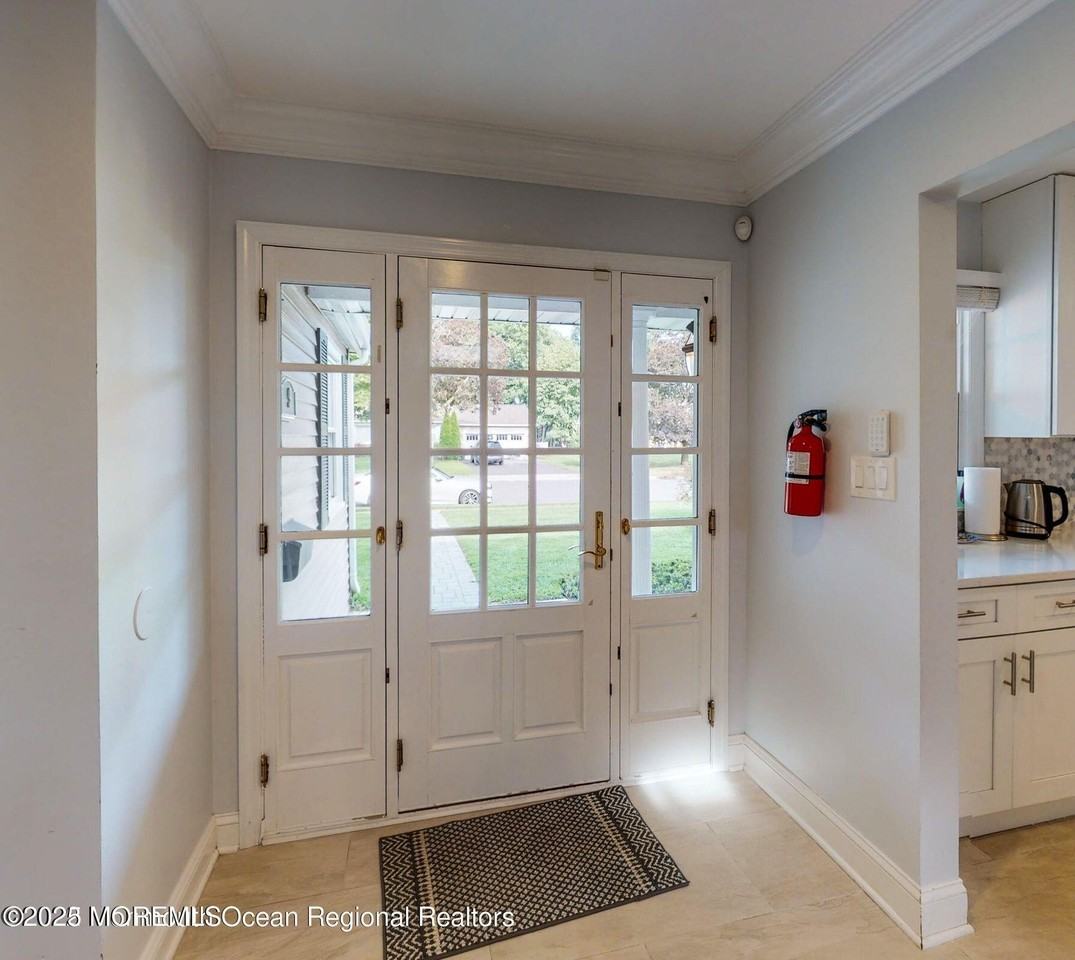9 Harbor Ct - Photo 4 of 29