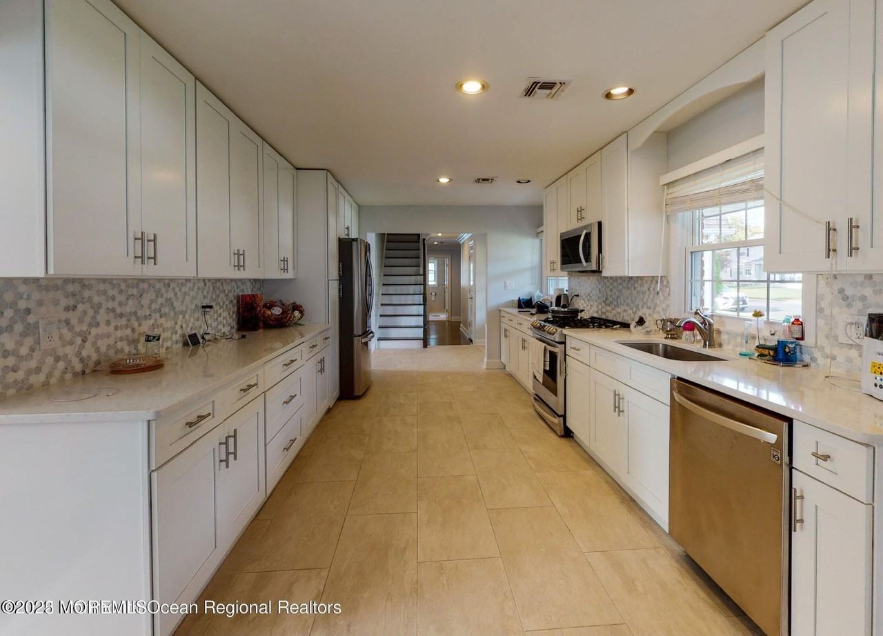 9 Harbor Ct - Photo 7 of 29