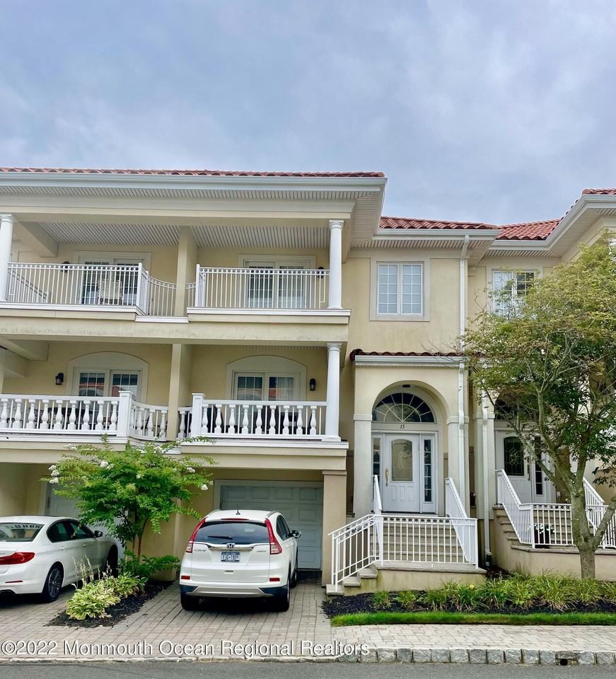 15 Riviera Dr - Photo 2 of 7