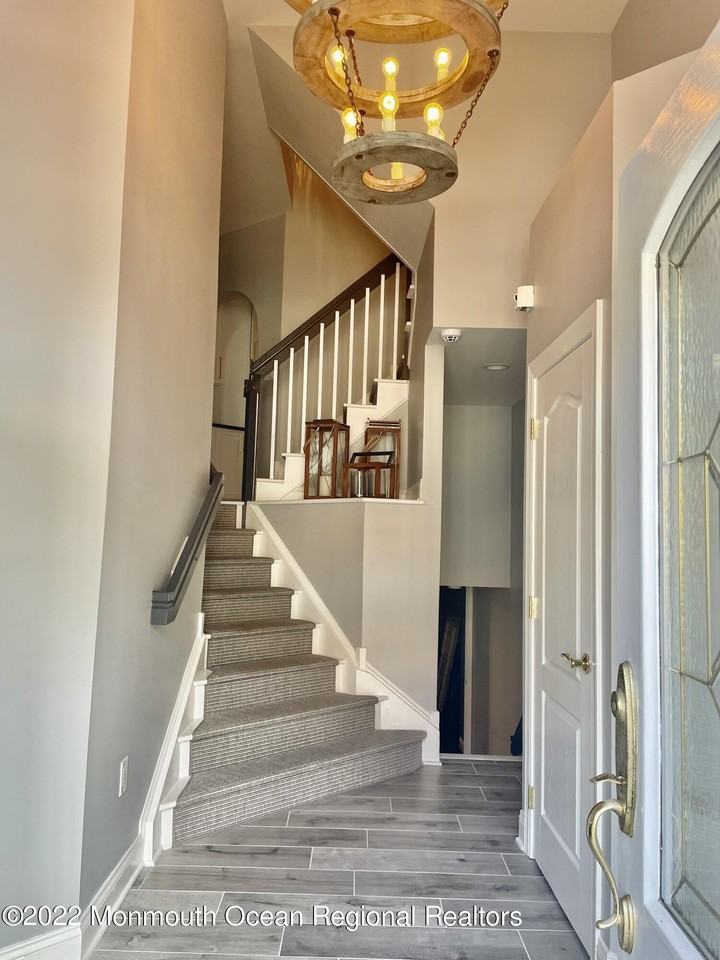 15 Riviera Dr - Photo 3 of 7