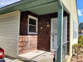 featured image of 10 Maplewood Dr Unit A #A