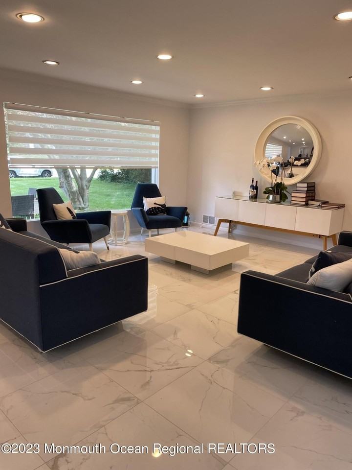 98 Neptune Ave - Photo 2 of 14