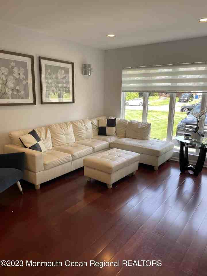 98 Neptune Ave - Photo 3 of 14