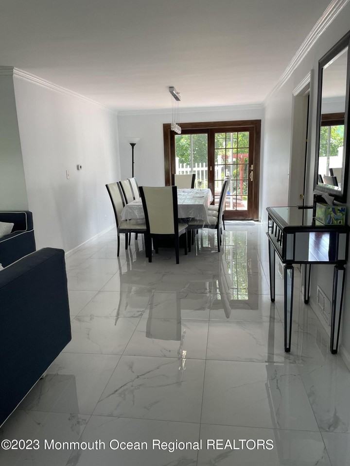 98 Neptune Ave - Photo 5 of 14