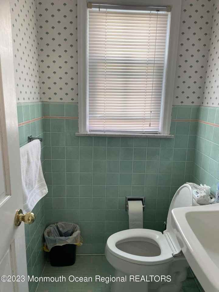 98 Neptune Ave - Photo 6 of 14