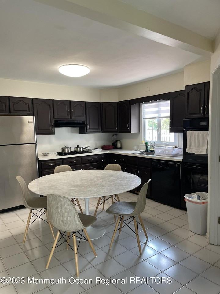 98 Neptune Ave - Photo 7 of 14