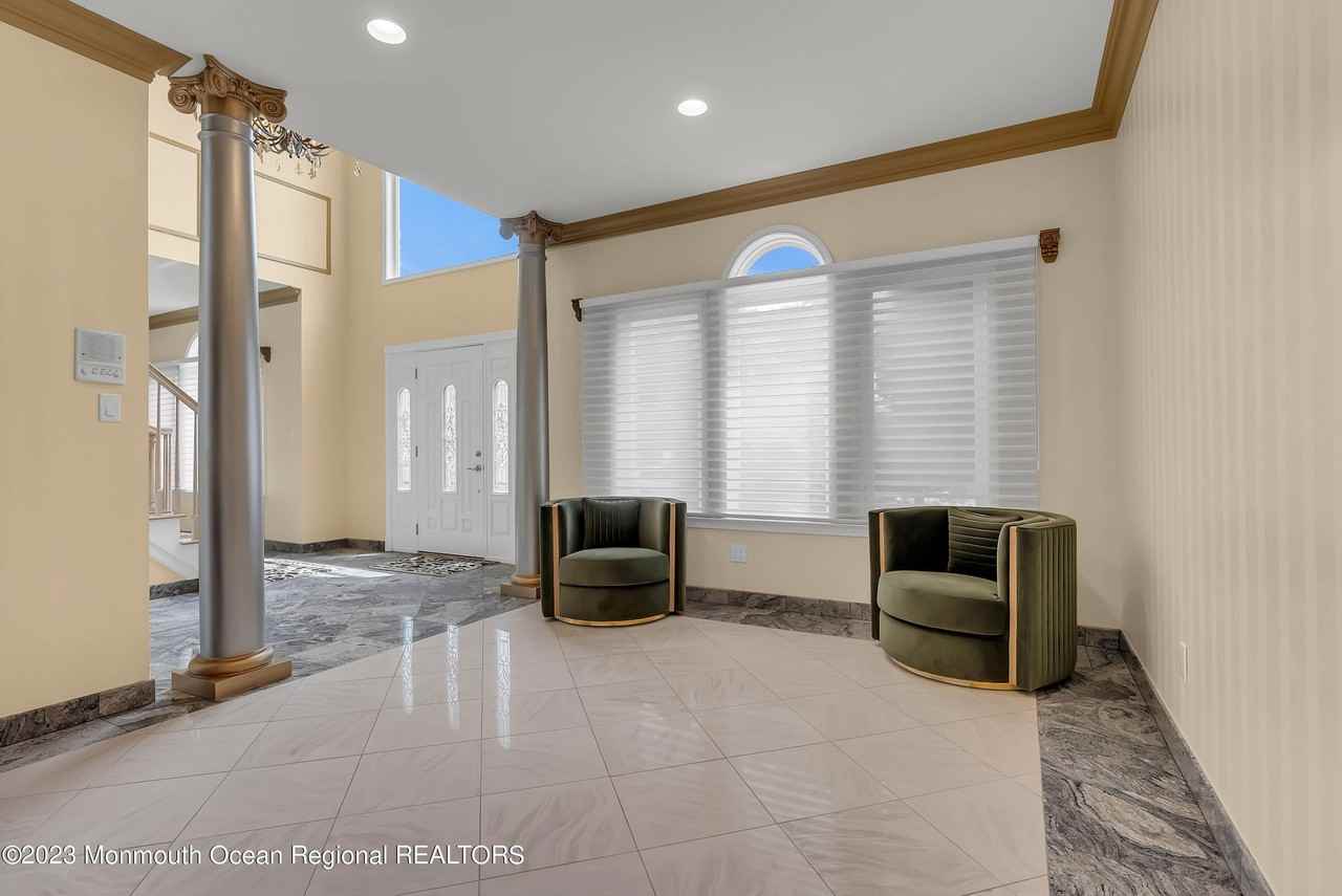 7 Mackenzie Rd - Photo 7 of 42