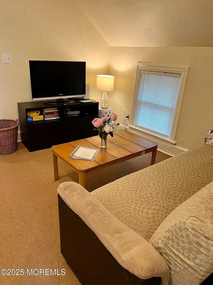 34 Embury Ave Apt 3 #3 - Photo 4 of 13