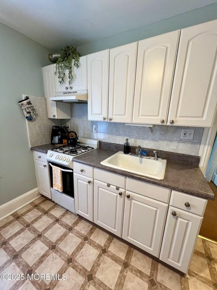 34 Embury Ave Apt 3 #3 - Photo 5 of 13