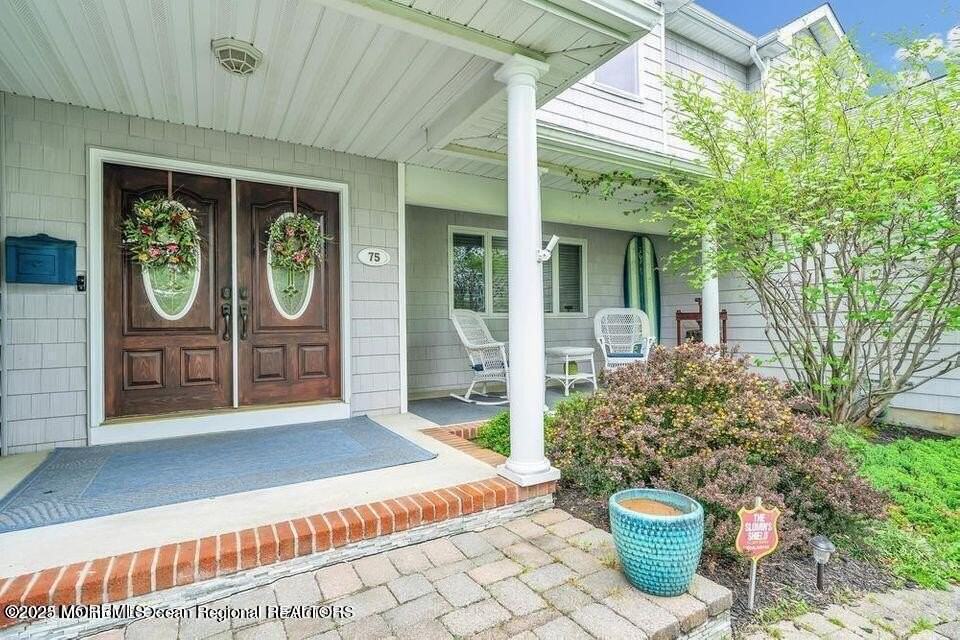 75 Poplar Ave - Photo 2 of 9