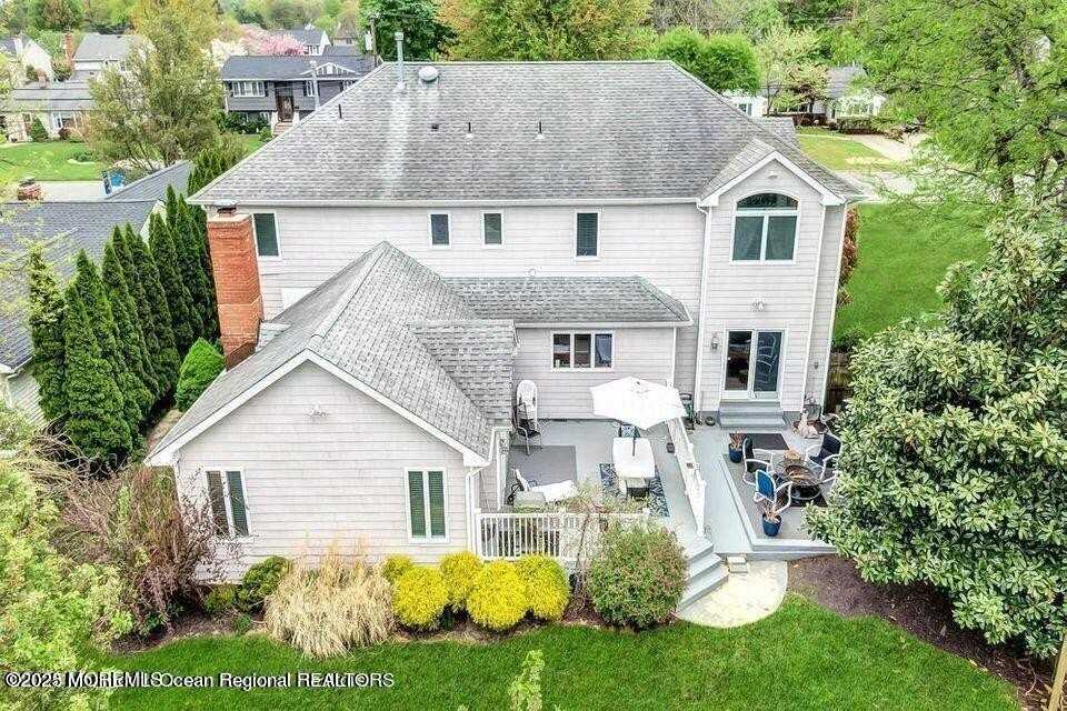 75 Poplar Ave - Photo 3 of 9