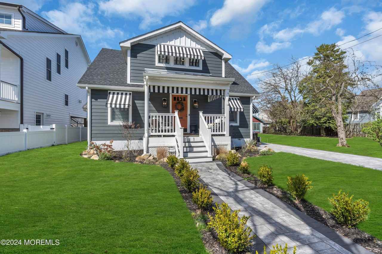 111 Sanborn Ave - Photo 3 of 50