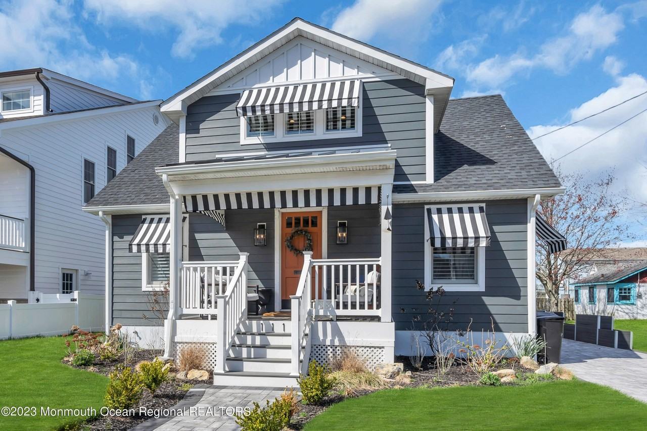 111 Sanborn Ave - Photo 7 of 50