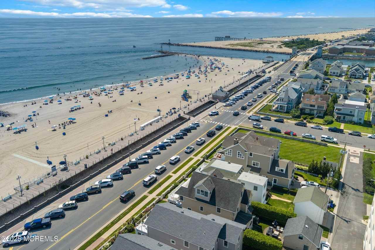 305 Ocean Ave - Photo 4 of 50