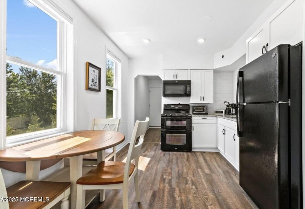 134 134 Witmer Place unit: Front - Photo 4 of 15