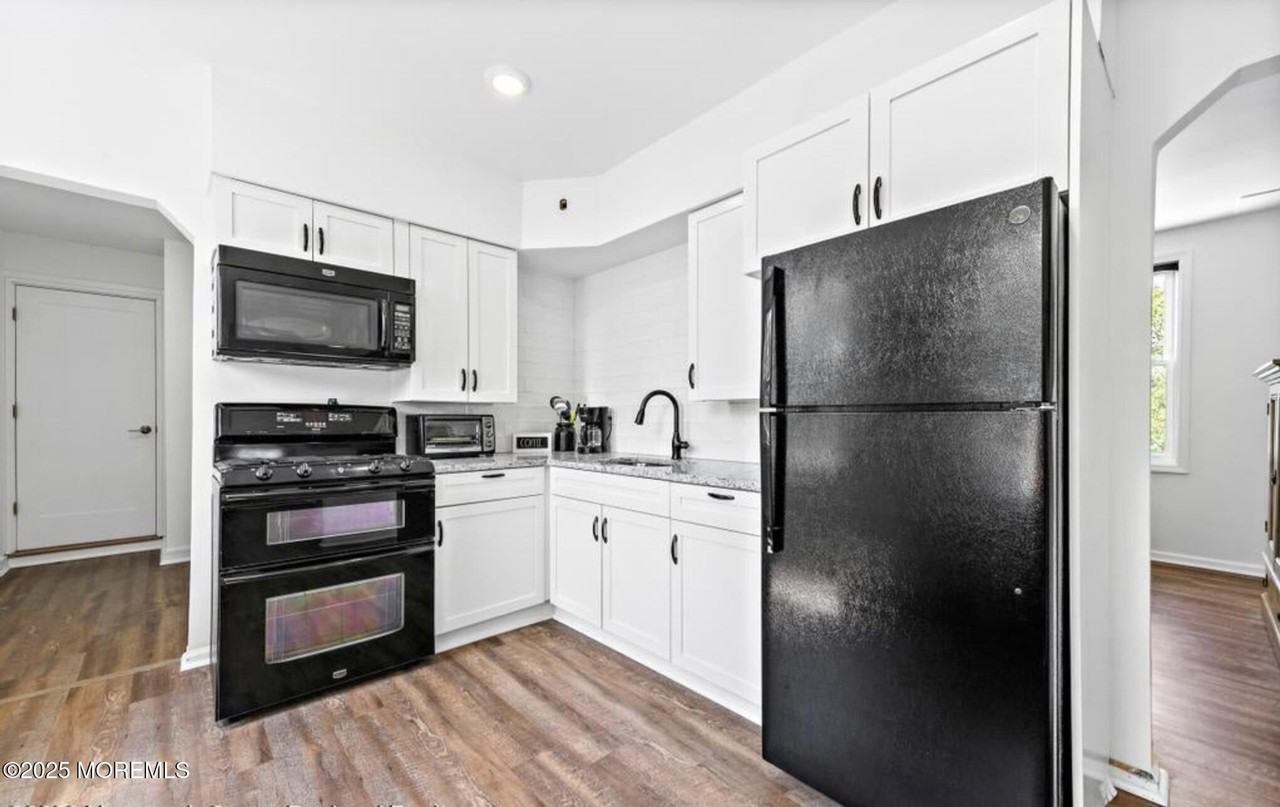 134 134 Witmer Place unit: Front - Photo 5 of 15