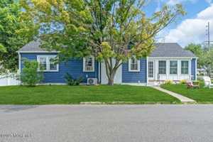 featured image of 99 River Ct