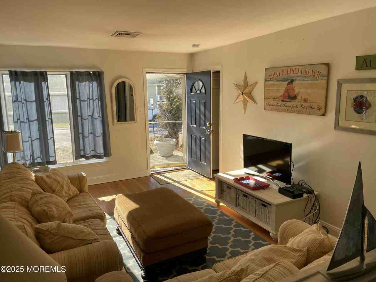 605 Delaware Ave - Photo 2 of 8