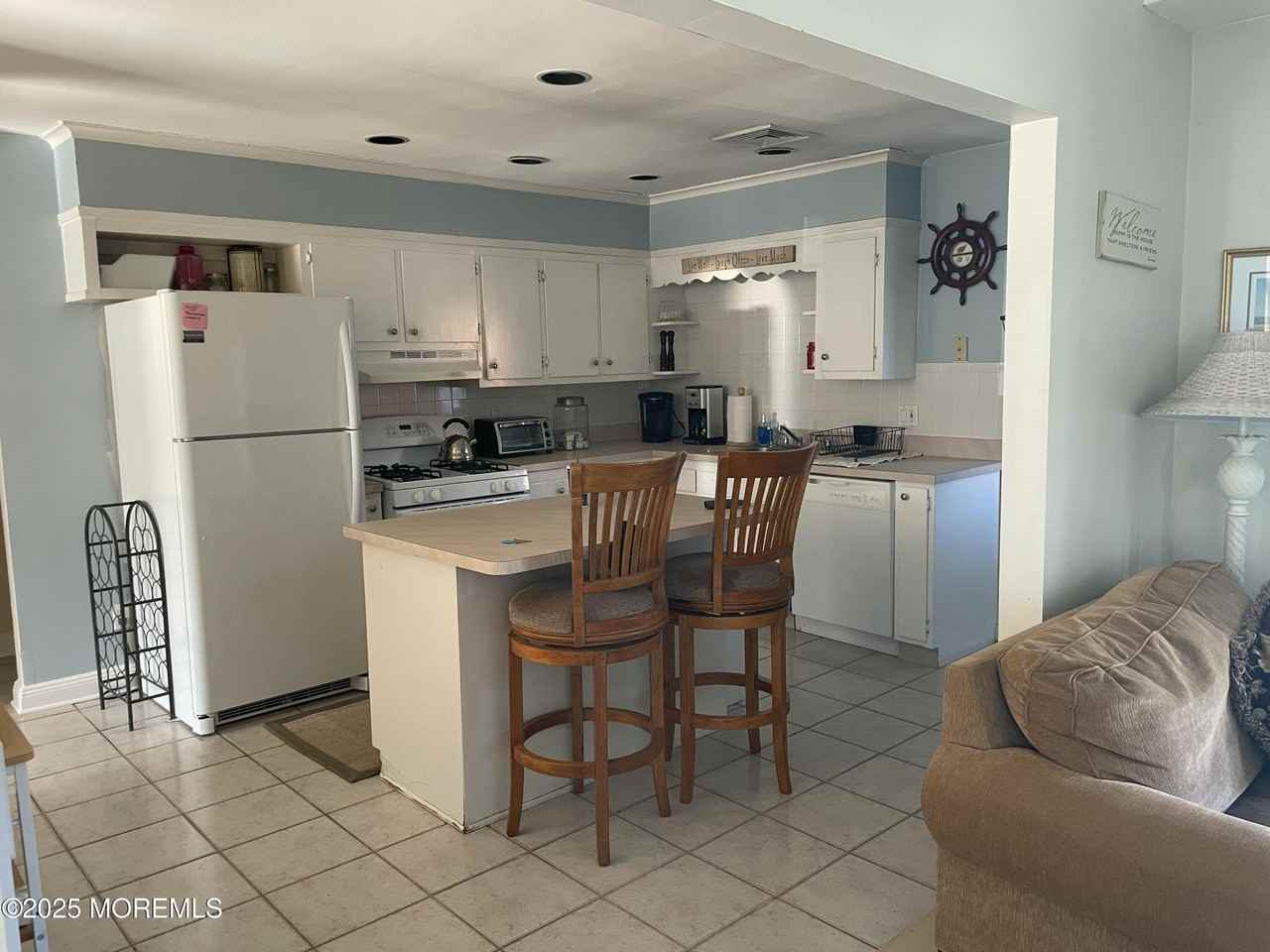 605 Delaware Ave - Photo 3 of 8