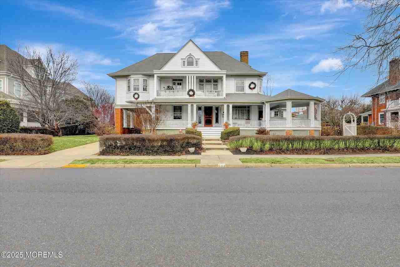 211 Cedar Ave - Photo 3 of 18