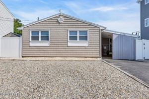 featured image of 938 Montauk Dr