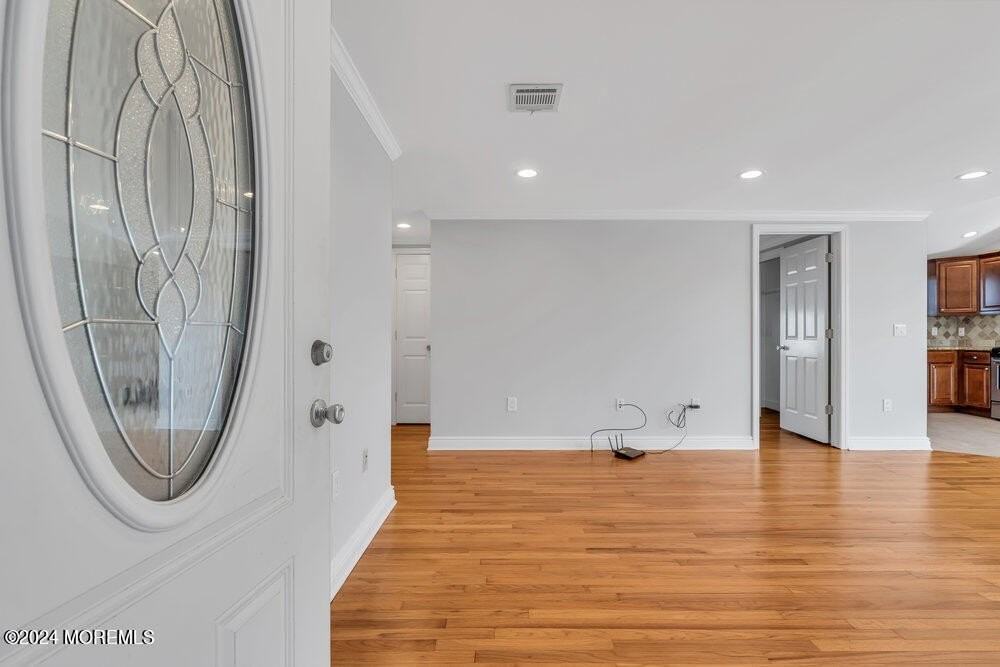 938 Montauk Dr - Photo 4 of 50