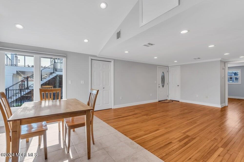 938 Montauk Dr - Photo 7 of 50