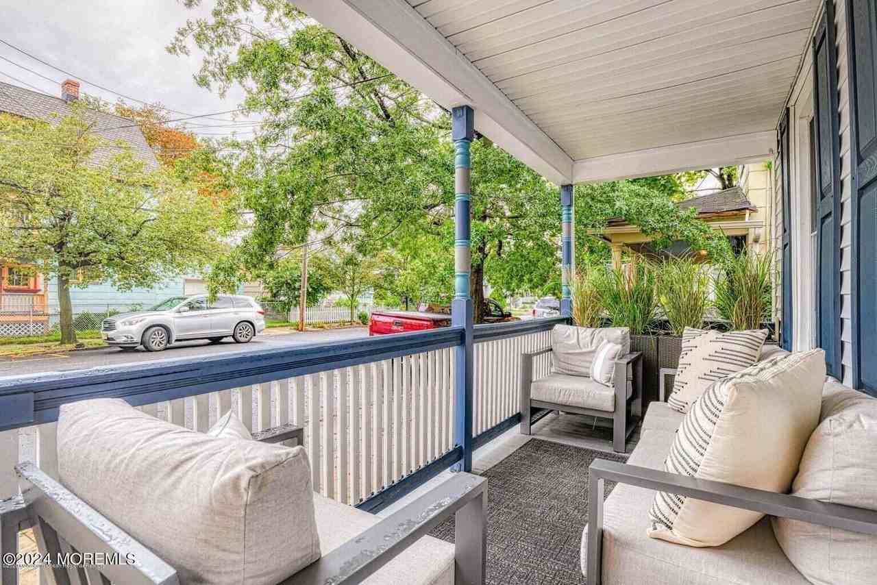 148 Heck Ave - Photo 2 of 19