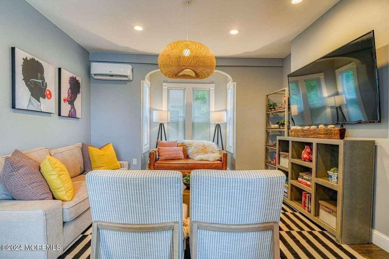 148 Heck Ave - Photo 4 of 19