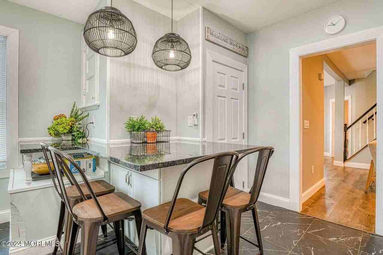 148 Heck Ave - Photo 7 of 19