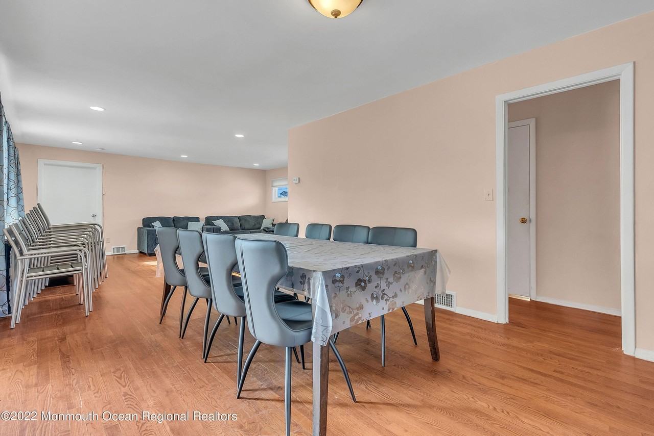 872 Red Oaks Dr - Photo 4 of 21