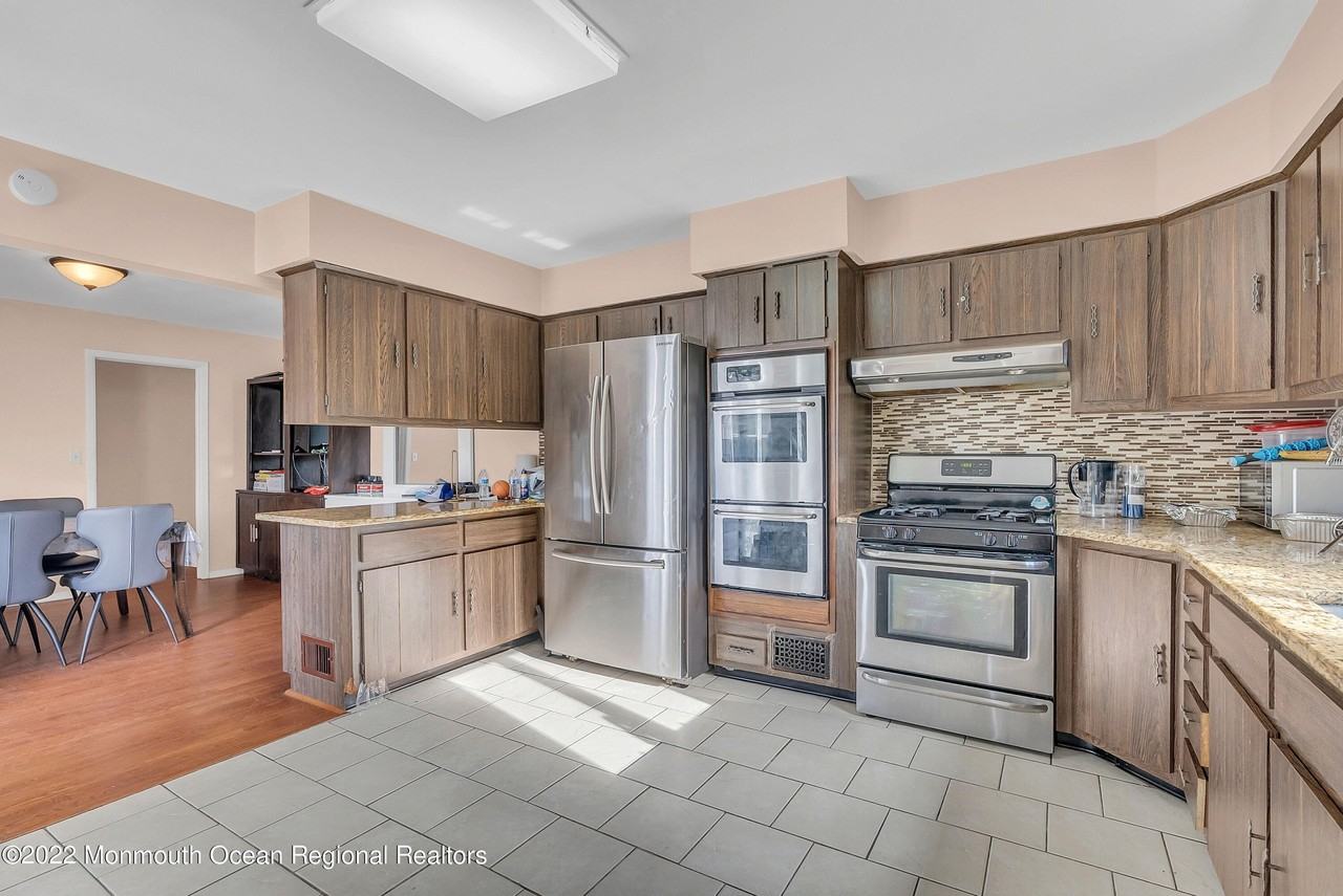 872 Red Oaks Dr - Photo 7 of 21